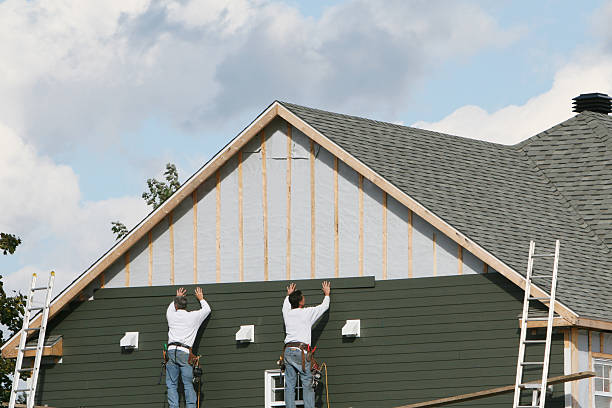 Professional Siding Repair technician working in Wolcott, IN